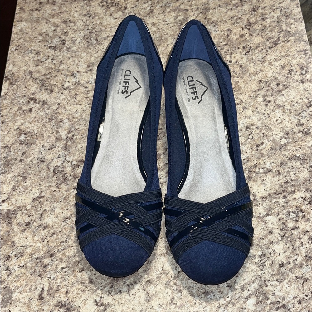 Cliffs by WHITE MOUNTAIN Navy Flats